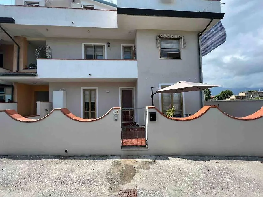Apartment Appartamento Sunflower Viareggio Italy